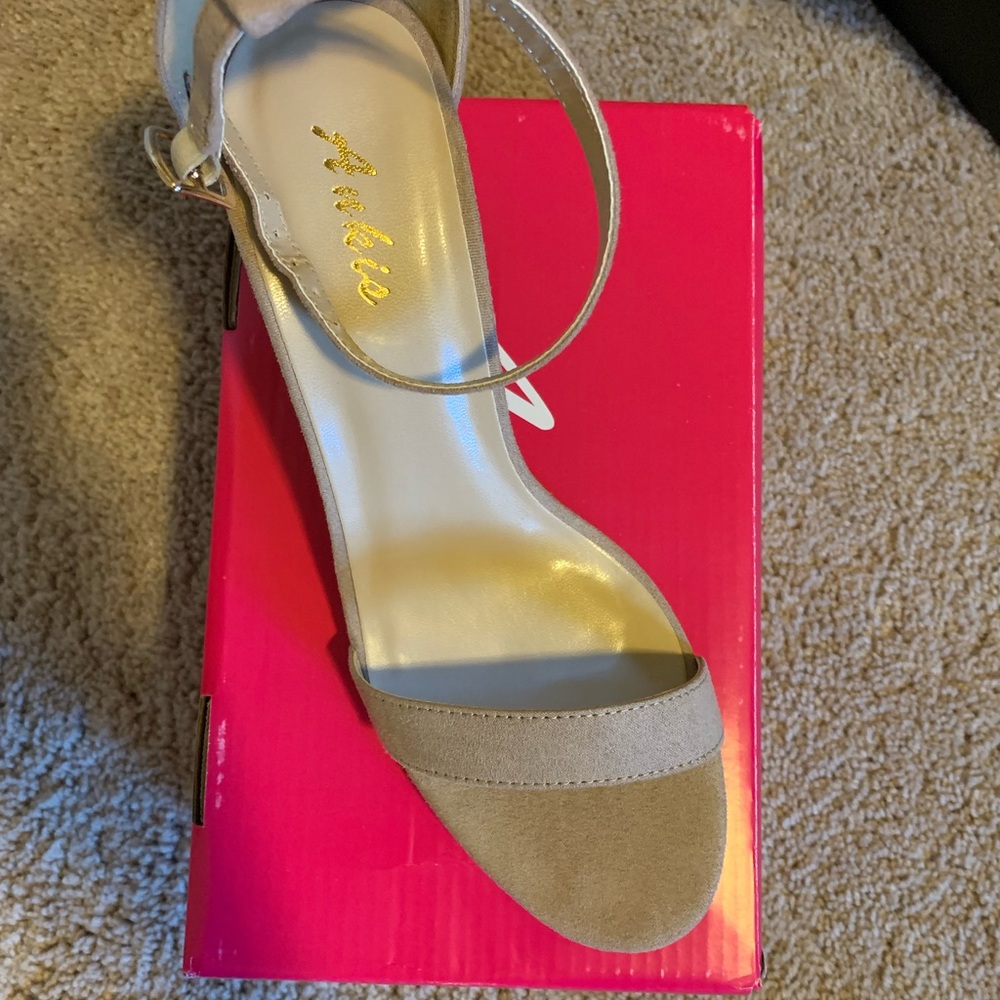 Nude heels - Picture 2 of 3